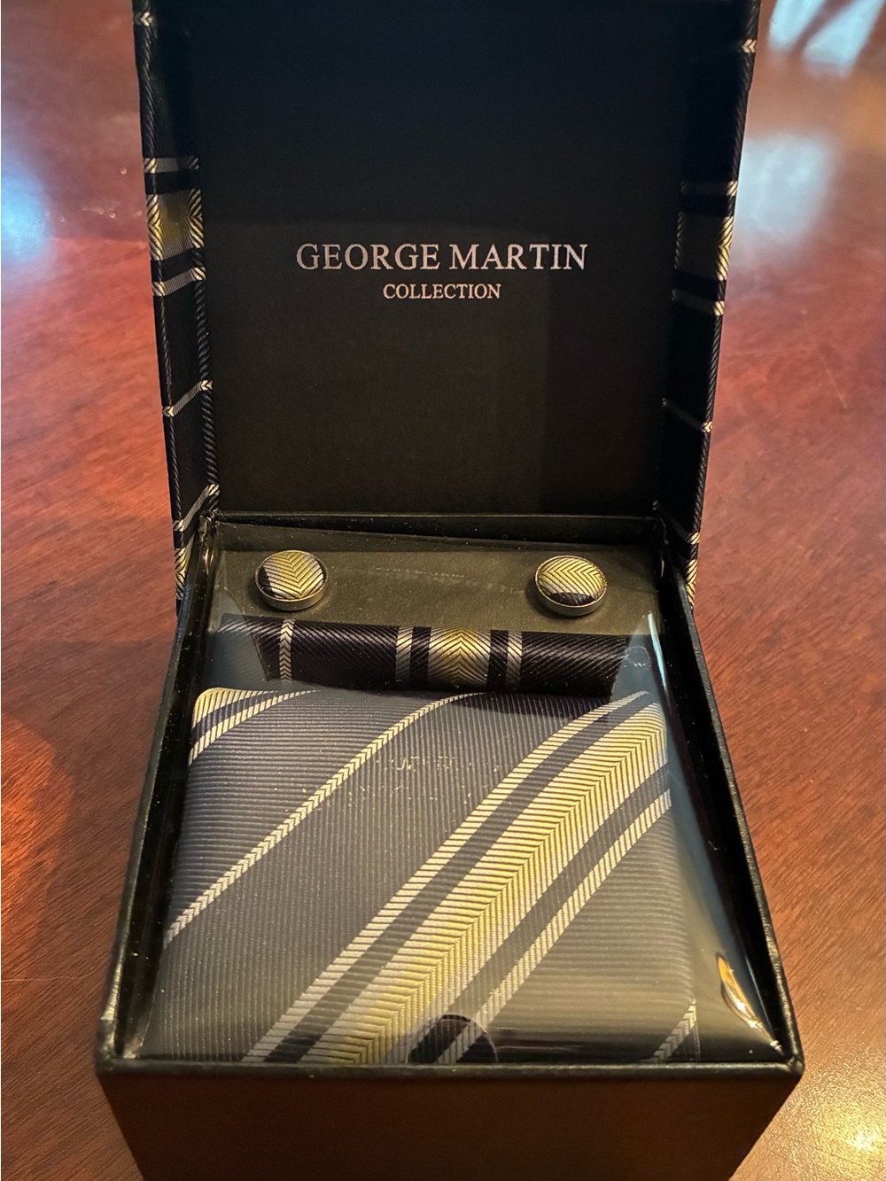 George Martin Collection Tie Gift Set Cufflinks Pocket Square Navy Gold NWT